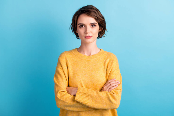 Photo portrait of calm serious female student with crossed hands wearing yellow jumper isolated on vivid blue color background - Φωτογραφία, εικόνα