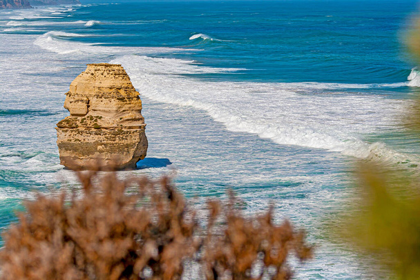 Tagsüber Blick über die raue, wilde Küste der 12 Apostel in Südaustralien - Foto, Bild