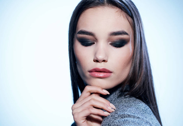 Pretty woman makeup eyeshadow gray sweater model - Foto, Imagen