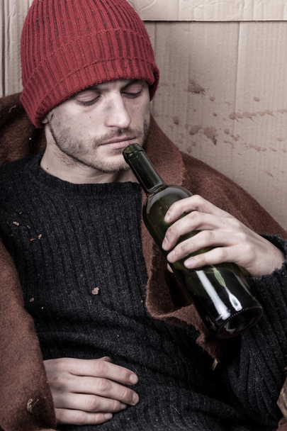 Homeless addicted to alcohol - Foto, afbeelding