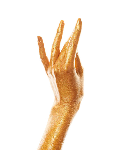 Руки в золотій фарбі. Золоті пальці. Жіноча рука ізольована на білому тлі. Розслаблена рука білих жінок, що показує символи та жести
. - Фото, зображення