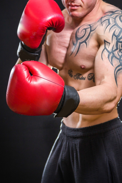 Strong man boxing - Foto, afbeelding