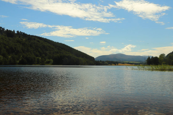 Pagayer dans le Loch Pityoulish en été - Photo, image