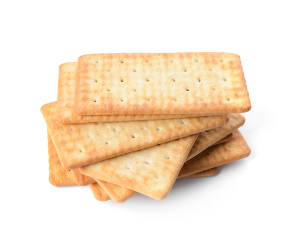 Pila di cracker gustosi su sfondo bianco - Foto, immagini