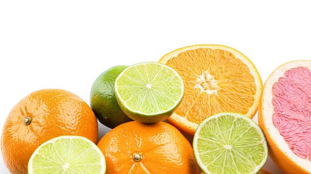 Čerstvé citrusové plody na bílém pozadí - Fotografie, Obrázek