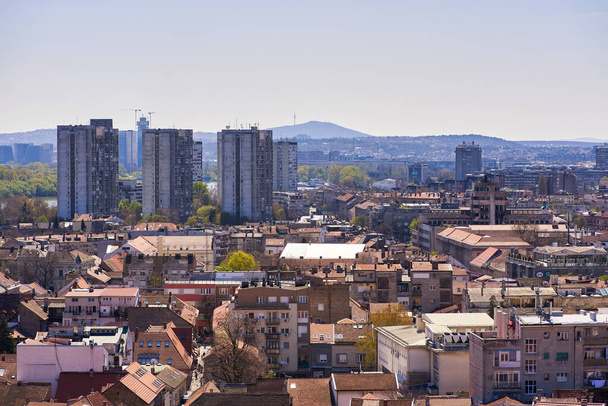 Krajobraz miast Zemun i Novi Beograd w Belgradzie, stolicy Serbii, 10 kwietnia 2021 r. - Zdjęcie, obraz