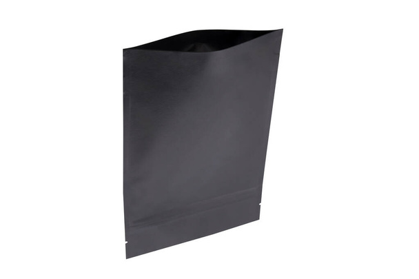 Saco de papel reciclado fosco em branco preto com uma janela transparente isolada em fundo branco  - Foto, Imagem