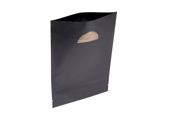 Чорний порожній матовий паперовий мішок з прозорим вікном ізольовано на білому тлі
  - Фото, зображення