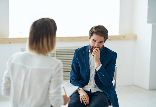 emotional man at the reception with a psychologist consultation Professional - Foto, Imagem