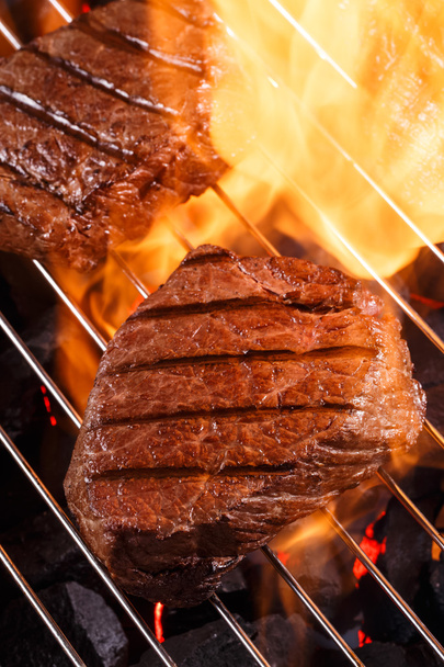 牛肉ステーキはグリルで - 写真・画像