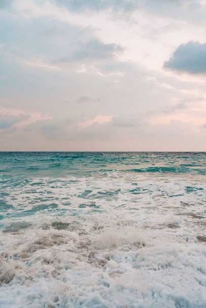 Море и голубое небо. - Фото, изображение
