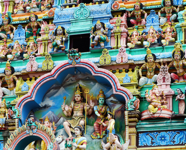 Templo de Sri Mariamman em Chinatown, Singapura
  - Foto, Imagem
