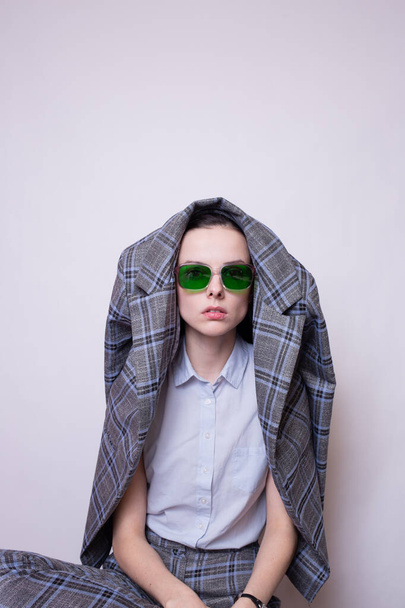 woman in green glasses and gray plaid suit - Foto, Imagem