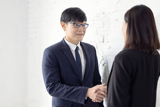 Business people shaking hands. finishing up a meeting - 写真・画像