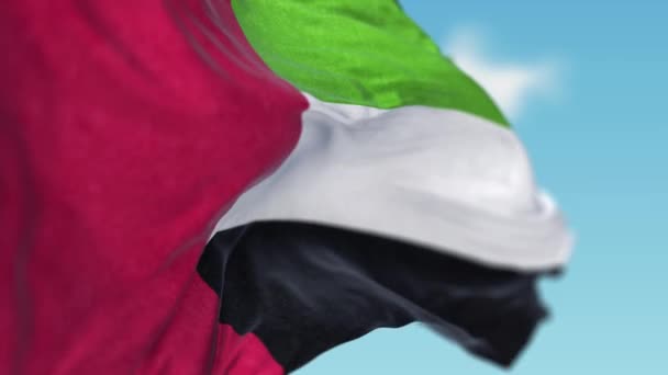 Rüzgârda BAE bayrağı sallamak. Birleşik Arap Emirlikleri Bayraksız Döngü. - Video, Çekim