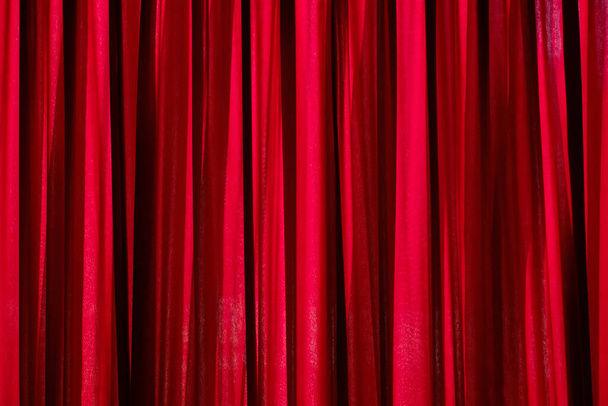 Vermelho luxo cortina em branco interior quarto abstrato fundo - Foto, Imagem