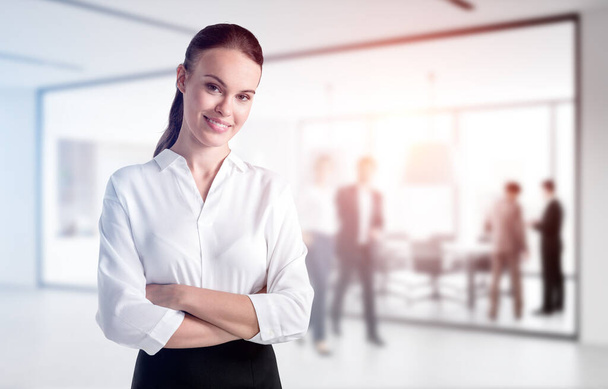 Office woman smiling, standing arms crossed near business conference room with people, double exposure. Concept of business workers, secretary in international company - Foto, Imagen