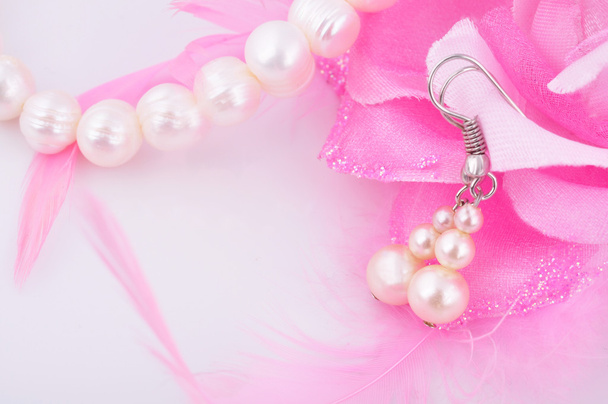 白い真珠のイヤリング、ネックレス - 写真・画像