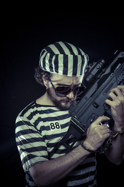 Prisoner with a machine gun - Foto, Bild