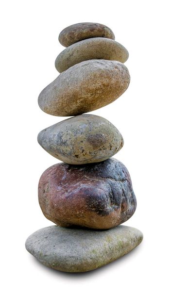 Foto von fünf schönen Steinen, die übereinander auf weißem Hintergrund balancieren - Foto, Bild