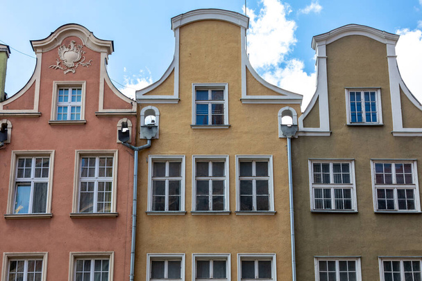 Värikäs julkisivut historiallisia vuokrataloja vanhassa kaupungissa Gdansk  - Valokuva, kuva