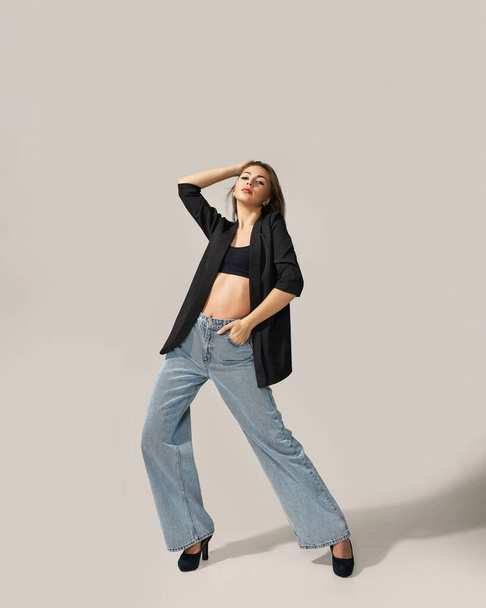 fashionable model girl in black jacket and jeans - Foto, Imagen