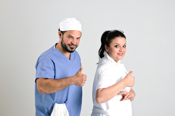 zespół operacji kobieta lekarz i chirurg jest wyświetlany znak nr 1 - Zdjęcie, obraz