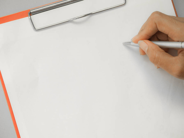 Close up hand Scrivere su white paper verde.business concetto. - Foto, immagini