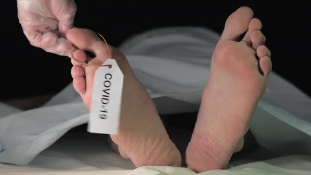 L'un des morts sur le lit morgue - Séquence, vidéo