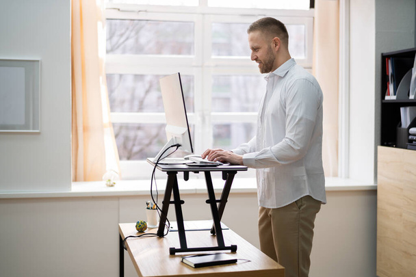 Adjustable Height Desk Stand For Office Computer - Foto, Imagen