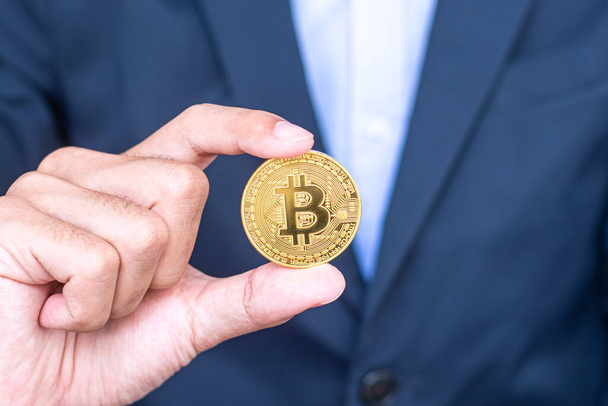 pénzt keresni a bitcoin oktatóanyaggal