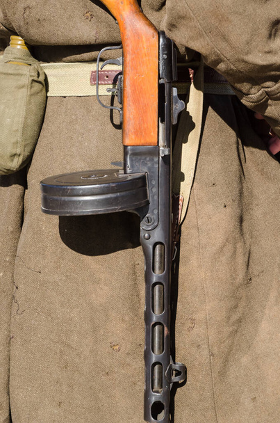 MACHINE GUN - Bewapening van een soldaat van het 1e Leger van het Poolse Leger - Foto, afbeelding