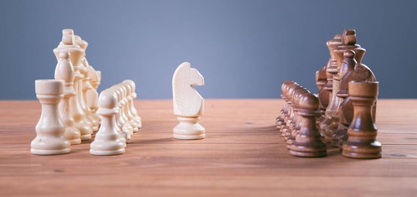 Fikirler, rekabet ve strateji için satranç tahtası konsepti, iş başarısı konsepti - Fotoğraf, Görsel