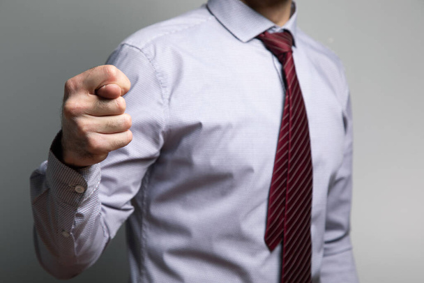férfi ing mutatja durva gesztus - Fotó, kép