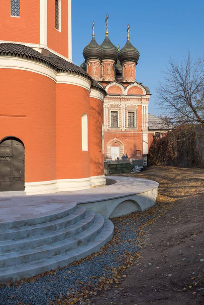 Complexe historique et culturel Monastère Vysoko-Petrovsky, cour - Photo, image