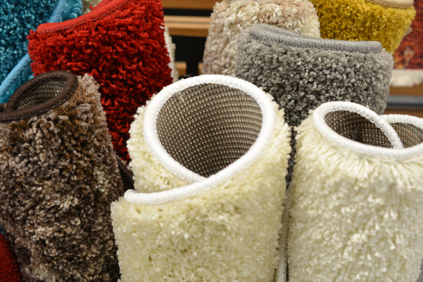 tappeti in vendita su un mercato, modelli di un'immagine di tappeto - Foto, immagini