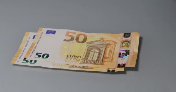 Recuento manual de billetes en euros. Efectivo, 50 euros y 20 euros. - Metraje, vídeo