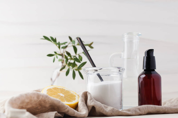 Eco-friendly natural cleaning products such as soda, lemon, vinegar. The concept of zero waste. Copy space. - Foto, afbeelding