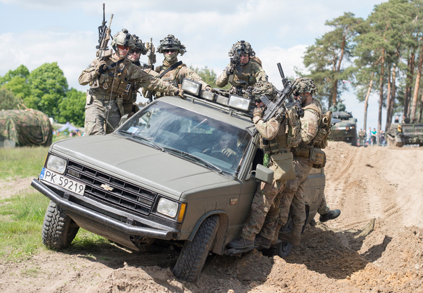 Wroclaw, Poland - May 10. 2014: Mercenaries on arabic truck on Military show on May 10, 2014 in Worclaw, Poland - Foto, Imagen