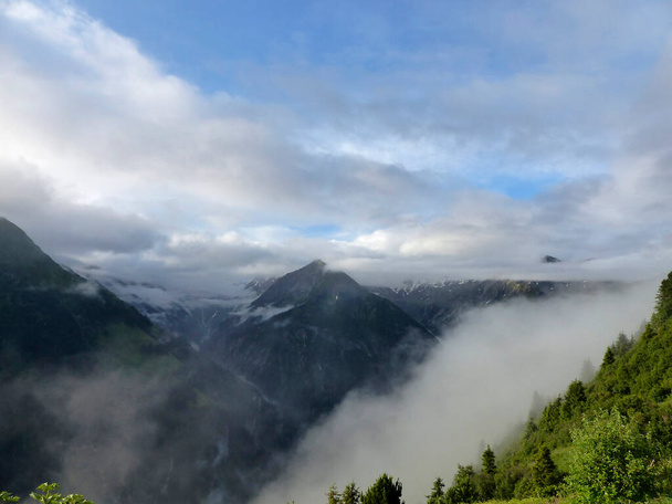 Berlínská hlavní cesta, Zillertalské Alpy v Tyrolsku, Rakousko - Fotografie, Obrázek