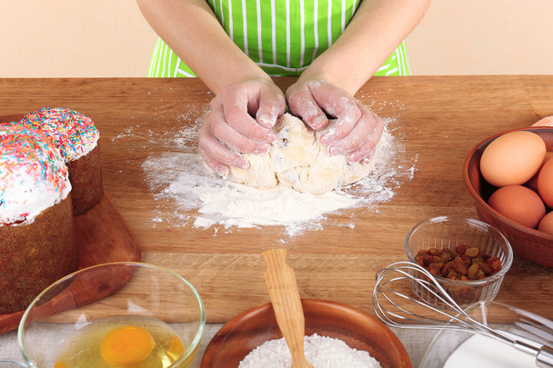 Woman preparing Easter cake in kitchen - Foto, immagini