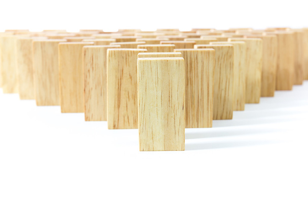 Linha dominó de madeira
 - Foto, Imagem