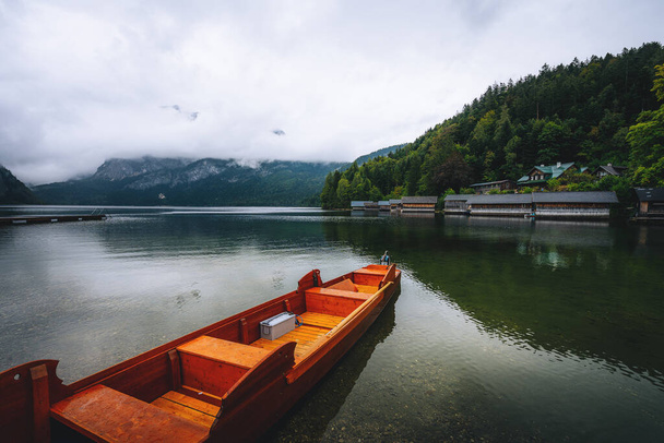 Fresh water lake in Austria. - Foto, imagen