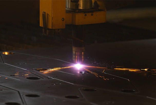 Metal grinding and welding works, sparks. - Foto, Bild