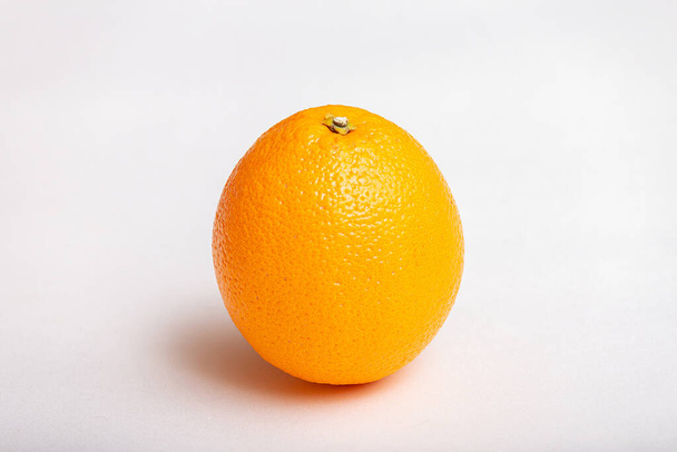 Pomeranč na bílém pozadí - Fotografie, Obrázek