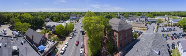 Hôtel de ville Medfield panorama vue aérienne sur Main Street au centre-ville de Medfield dans la région métropolitaine de Boston, Massachusetts MA, USA. - Photo, image
