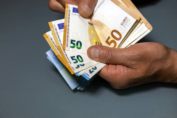 Manual counting of euro banknotes. Cash, 50 euro bills and 20 euro bills. - Valokuva, kuva
