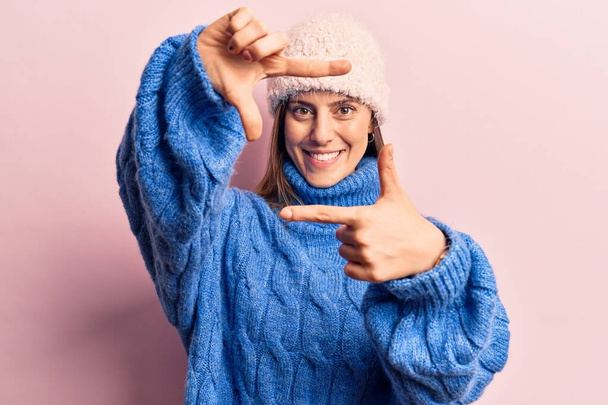 Young beautiful woman wearing winter clothes smiling making frame with hands and fingers with happy face. creativity and photography concept.  - Zdjęcie, obraz
