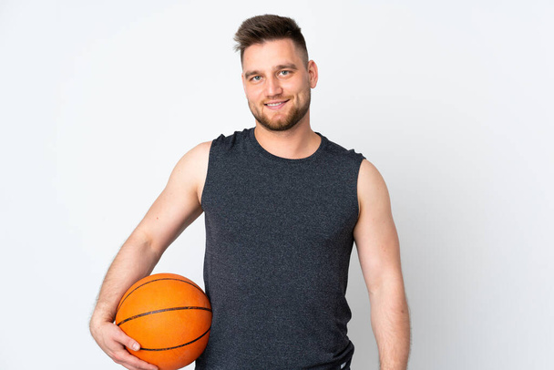 Russo bello uomo isolato su sfondo bianco giocare a basket - Foto, immagini
