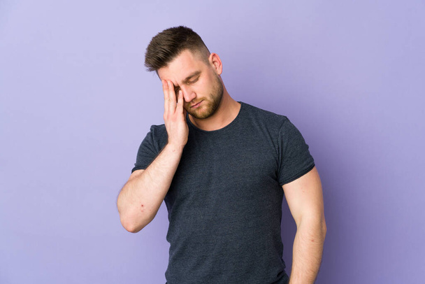 Russian handsome man over isolated background with headache - Foto, Imagem